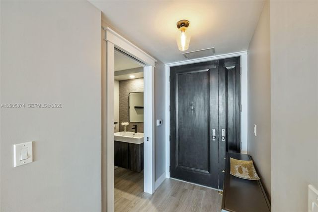 848 Brickell Key Dr 3403, Miami, FL 33131