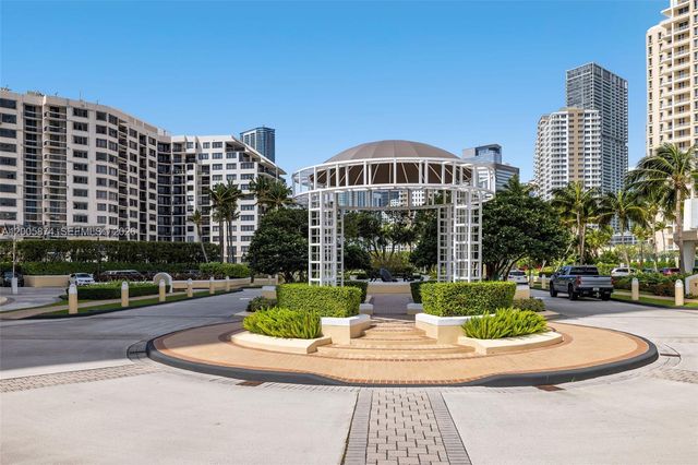 848 Brickell Key Dr 3403, Miami, FL 33131