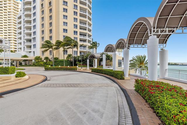 848 Brickell Key Dr 3403, Miami, FL 33131