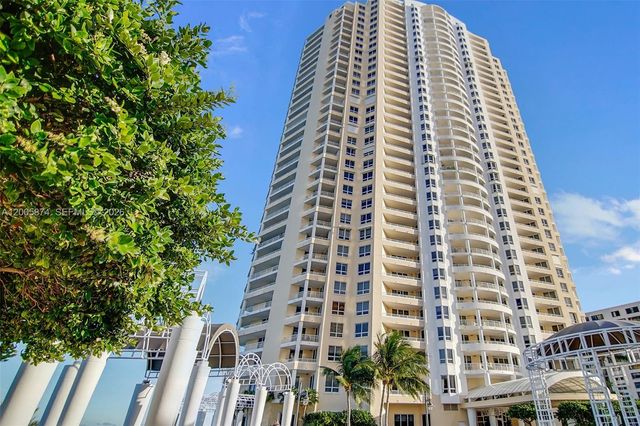 848 Brickell Key Dr 3403, Miami, FL 33131