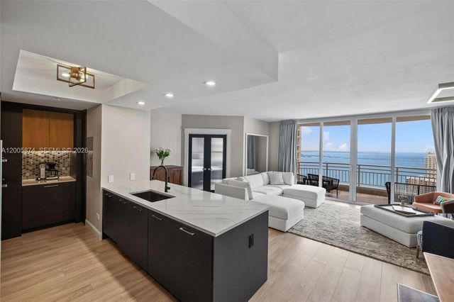 848 Brickell Key Dr 3403, Miami, FL 33131