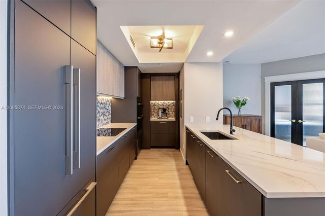 848 Brickell Key Dr 3403, Miami, FL 33131