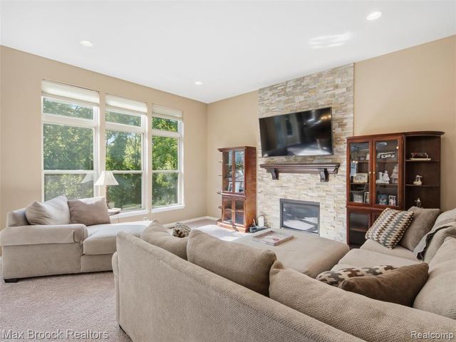 583 Birchcrest Court, Oakland, MI 48363