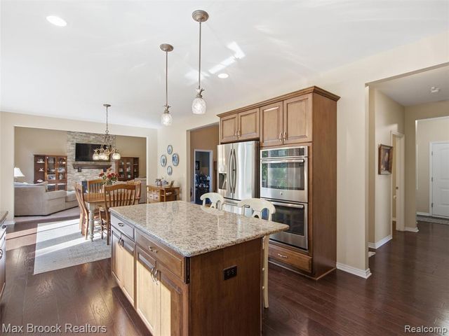 583 Birchcrest Court, Oakland, MI 48363
