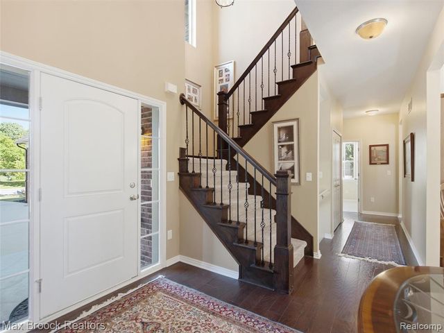 583 Birchcrest Court, Oakland, MI 48363