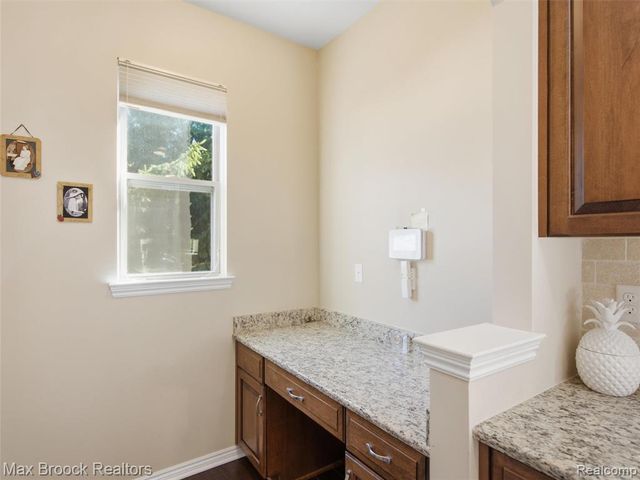 583 Birchcrest Court, Oakland, MI 48363