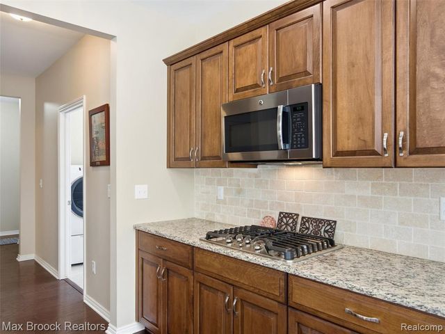 583 Birchcrest Court, Oakland, MI 48363