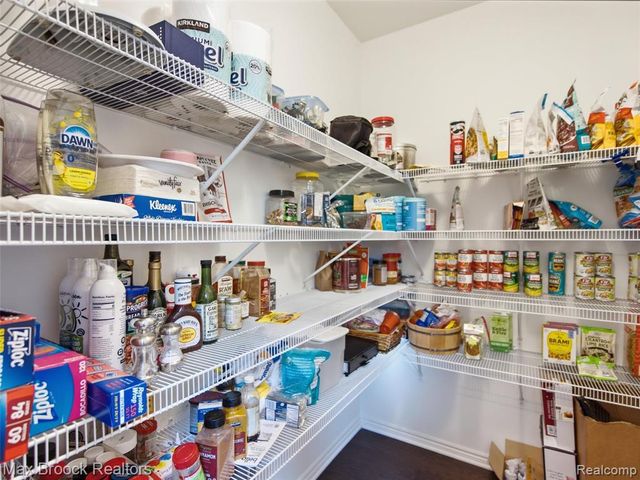 583 Birchcrest Court, Oakland, MI 48363