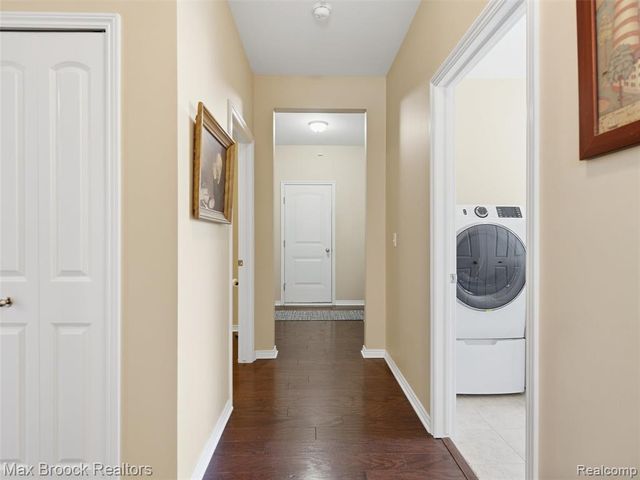 583 Birchcrest Court, Oakland, MI 48363