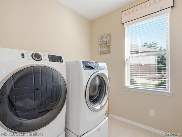 583 Birchcrest Court, Oakland, MI 48363