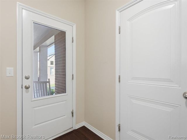 583 Birchcrest Court, Oakland, MI 48363