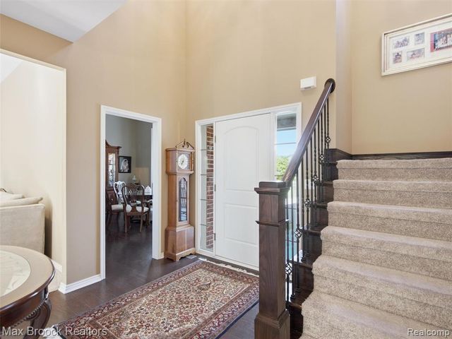 583 Birchcrest Court, Oakland, MI 48363