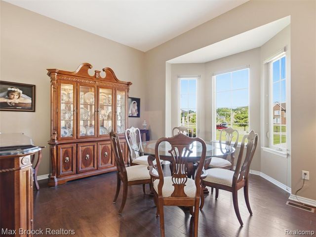 583 Birchcrest Court, Oakland, MI 48363