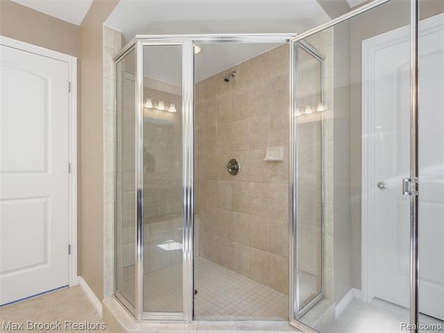 583 Birchcrest Court, Oakland, MI 48363