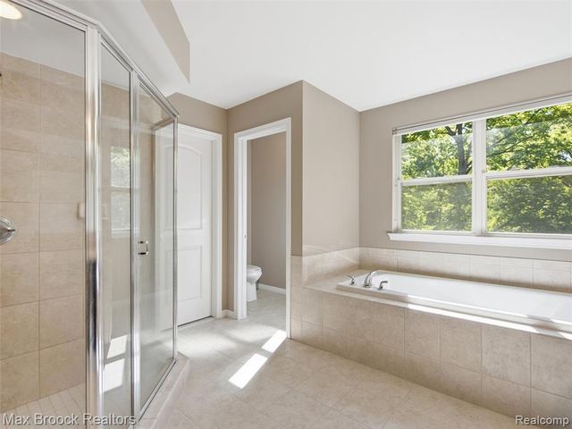 583 Birchcrest Court, Oakland, MI 48363