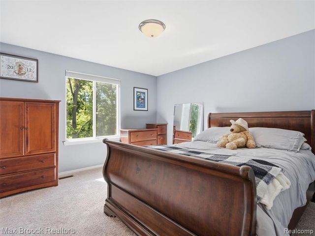 583 Birchcrest Court, Oakland, MI 48363