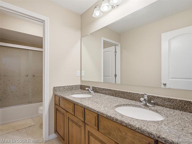 583 Birchcrest Court, Oakland, MI 48363