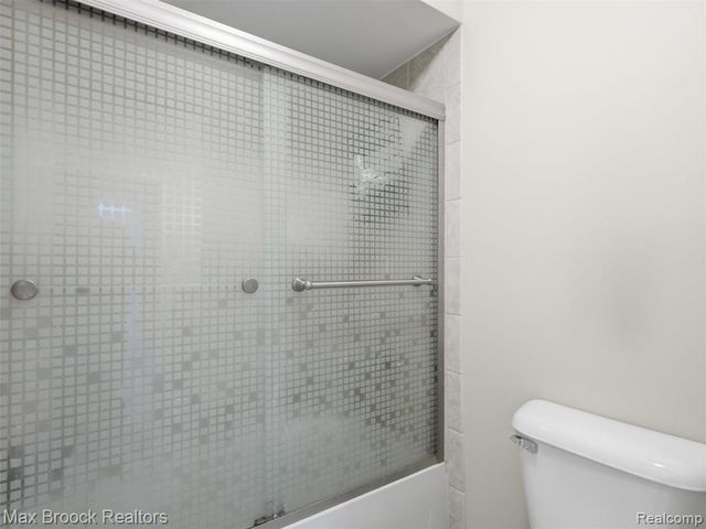 583 Birchcrest Court, Oakland, MI 48363