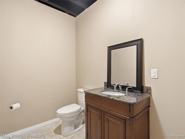 583 Birchcrest Court, Oakland, MI 48363