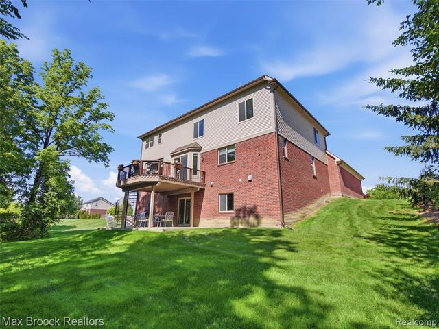 583 Birchcrest Court, Oakland, MI 48363