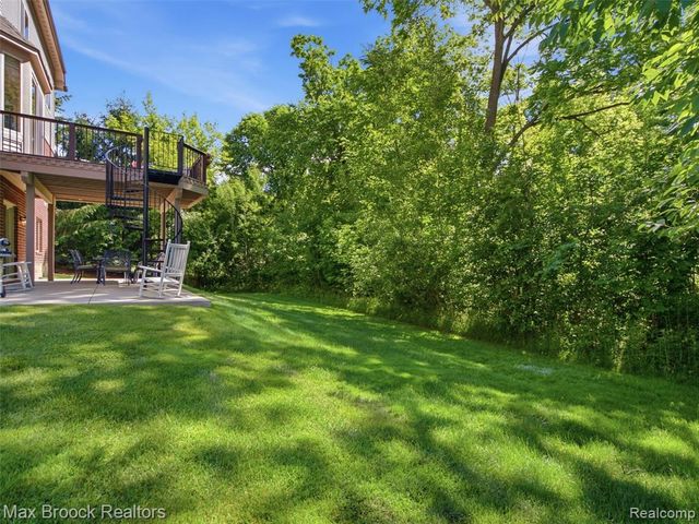 583 Birchcrest Court, Oakland, MI 48363
