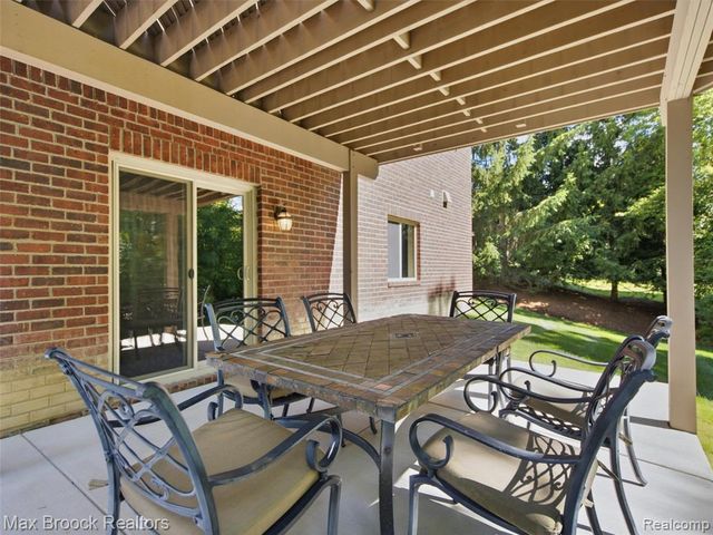 583 Birchcrest Court, Oakland, MI 48363