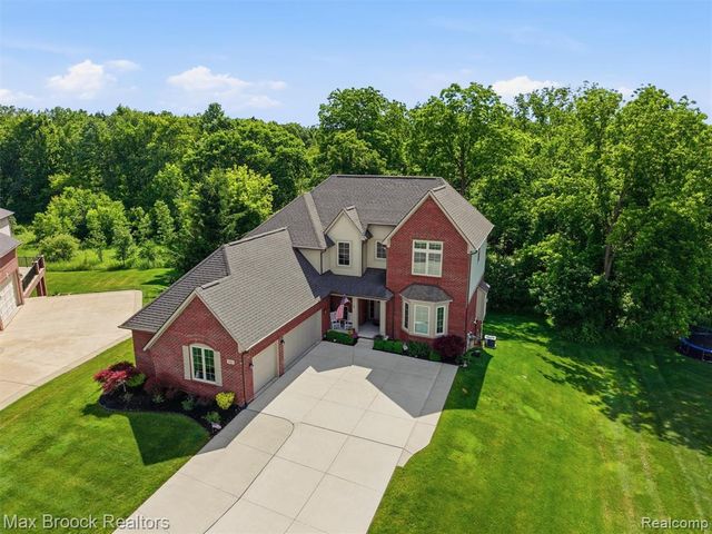583 Birchcrest Court, Oakland, MI 48363