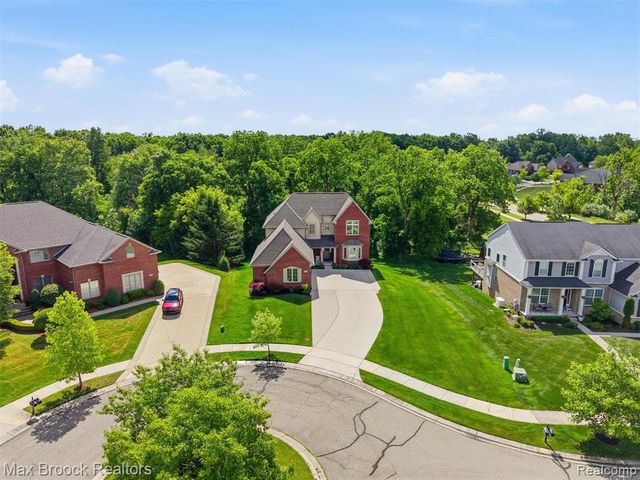 583 Birchcrest Court, Oakland, MI 48363
