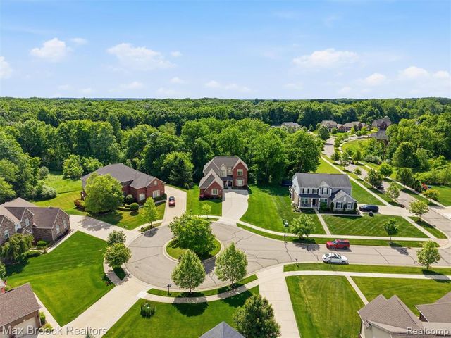 583 Birchcrest Court, Oakland, MI 48363