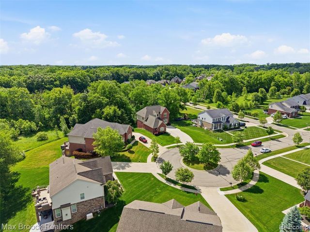 583 Birchcrest Court, Oakland, MI 48363