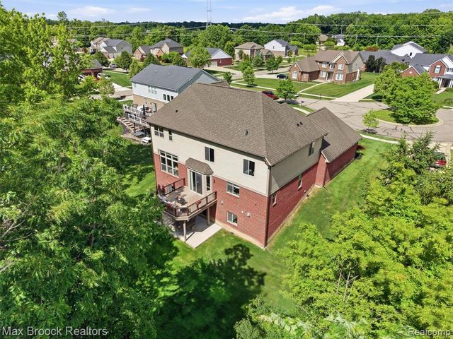 583 Birchcrest Court, Oakland, MI 48363