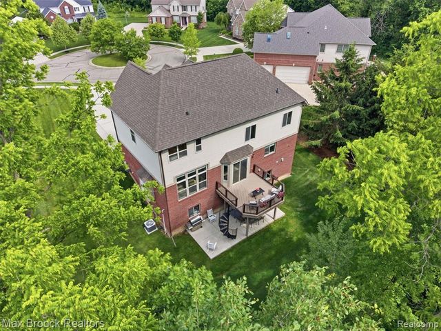 583 Birchcrest Court, Oakland, MI 48363