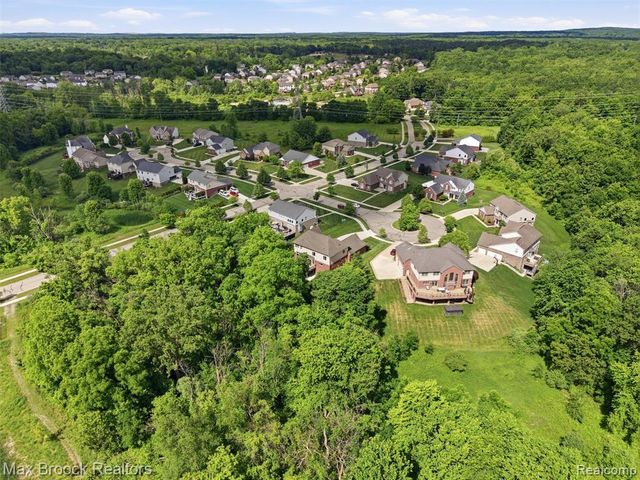 583 Birchcrest Court, Oakland, MI 48363