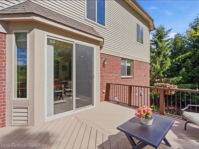 583 Birchcrest Court, Oakland, MI 48363
