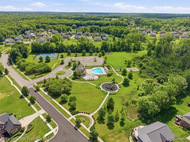 583 Birchcrest Court, Oakland, MI 48363