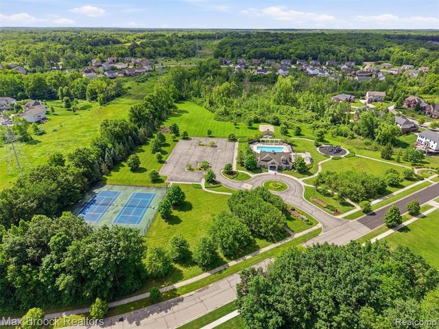 583 Birchcrest Court, Oakland, MI 48363