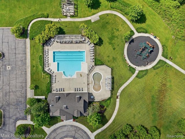 583 Birchcrest Court, Oakland, MI 48363