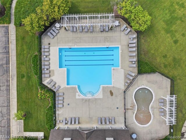 583 Birchcrest Court, Oakland, MI 48363