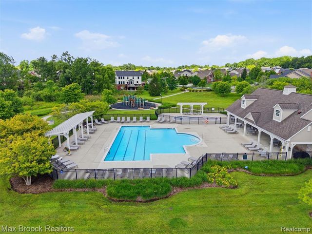 583 Birchcrest Court, Oakland, MI 48363