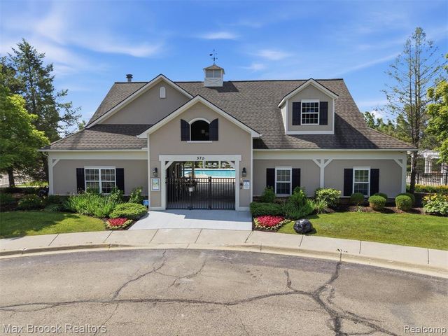583 Birchcrest Court, Oakland, MI 48363