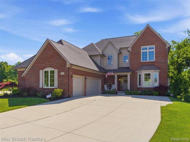 583 Birchcrest Court, Oakland, MI 48363