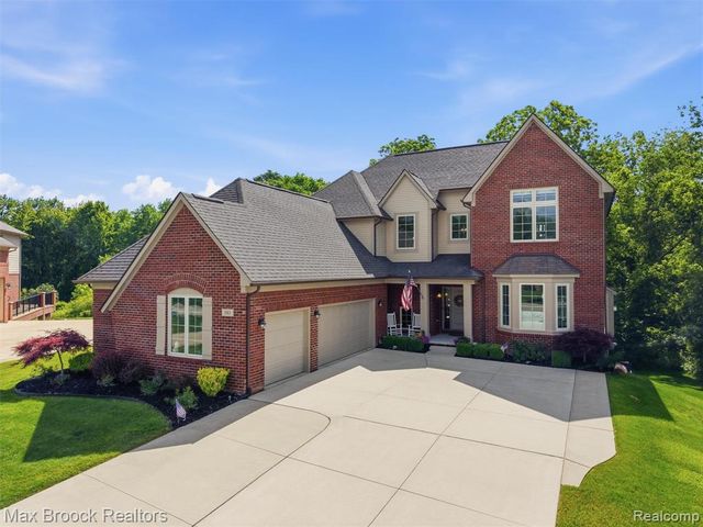 583 Birchcrest Court, Oakland, MI 48363