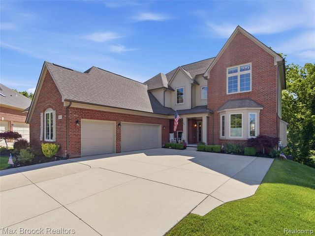 583 Birchcrest Court, Oakland, MI 48363