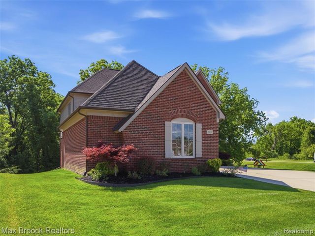 583 Birchcrest Court, Oakland, MI 48363