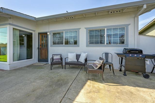 8300 Butternut Dr, Citrus Heights, CA 95621