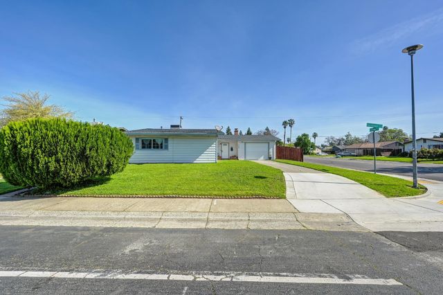 8300 Butternut Dr, Citrus Heights, CA 95621