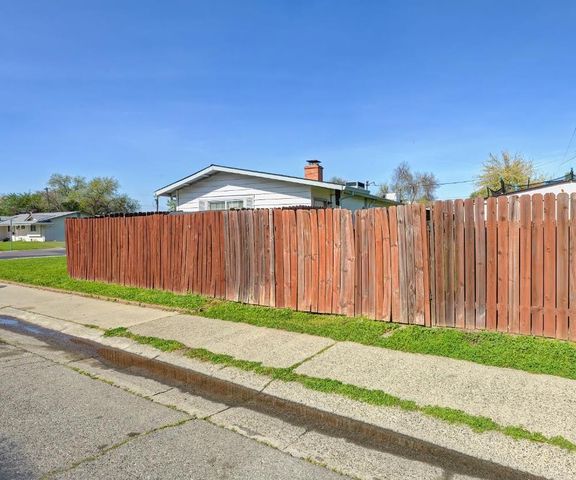 8300 Butternut Dr, Citrus Heights, CA 95621