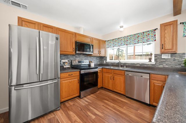 8300 Butternut Dr, Citrus Heights, CA 95621