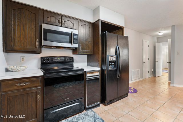 423 Trailwood Drive, Clinton, MS 39056