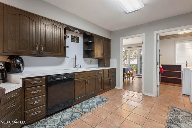 423 Trailwood Drive, Clinton, MS 39056